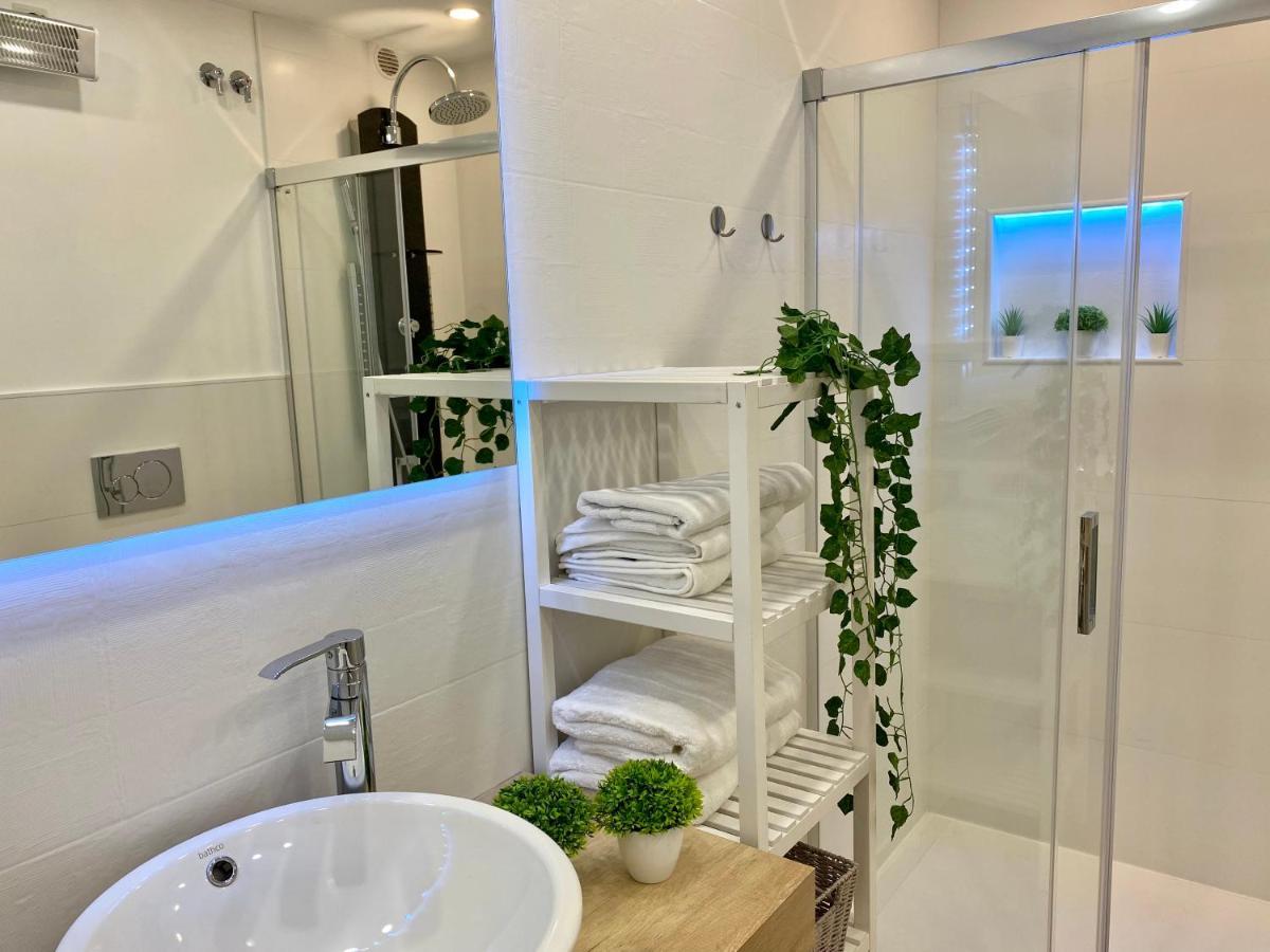 Suite Breeze - Private Heated Pool マラガ エクステリア 写真