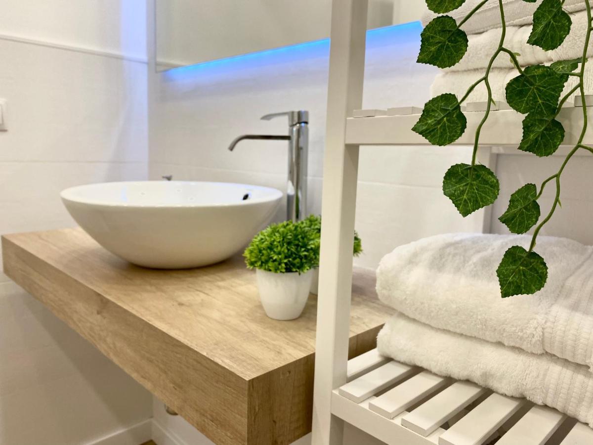 Suite Breeze - Private Heated Pool マラガ エクステリア 写真