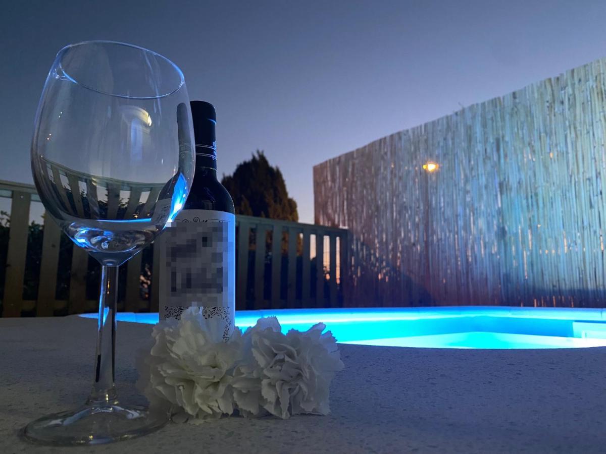 Suite Breeze - Private Heated Pool マラガ エクステリア 写真