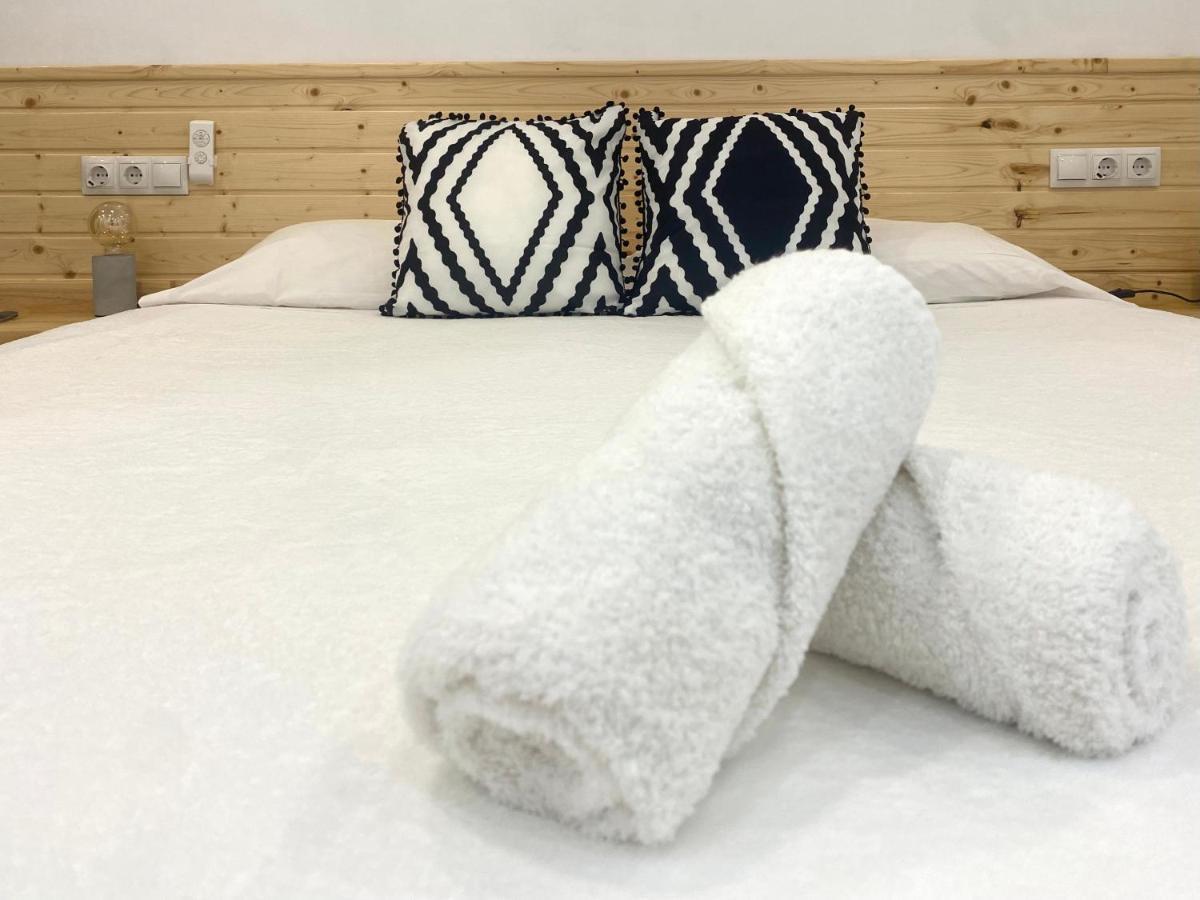Suite Breeze - Private Heated Pool マラガ エクステリア 写真
